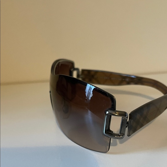Burberry Brown Gradient Rimless Shield Sunglasses - Picture 12 of 13